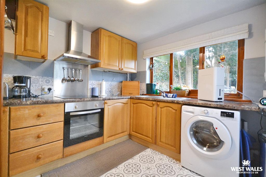 Property photo 2 of 20 Kitchen