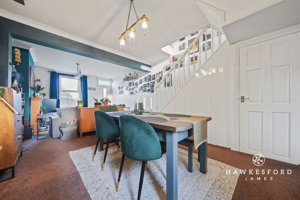 Property photo 3 of 10 Epps Road, Sittingbourne - Lounge/Diner