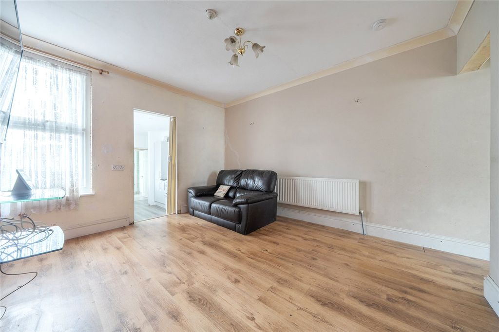 Property photo 3 of 18 Picture No. 15