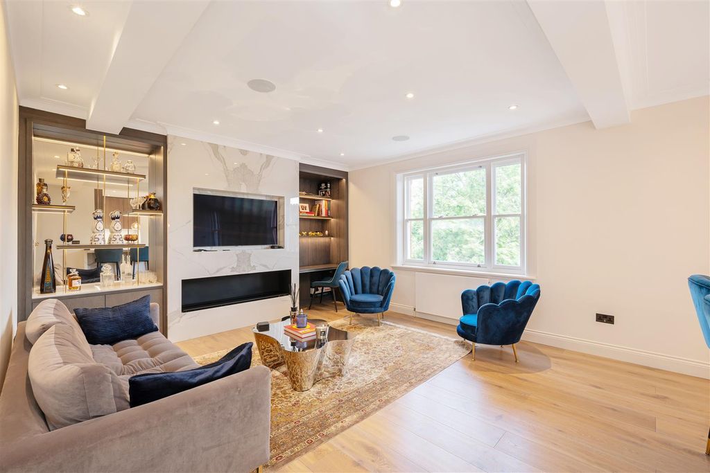 Property photo 2 of 16 Flat 9, 45 Hans Place Hi-1.Jpg