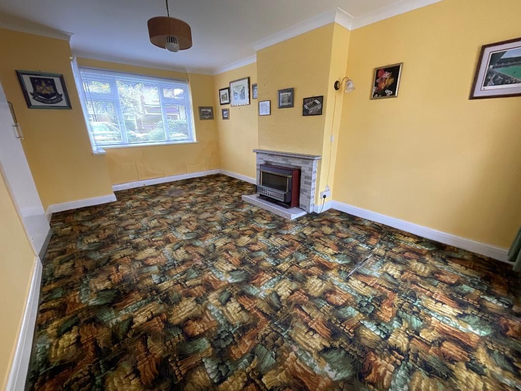 Property photo 3 of 16 Living Room 17'7 x 10'7