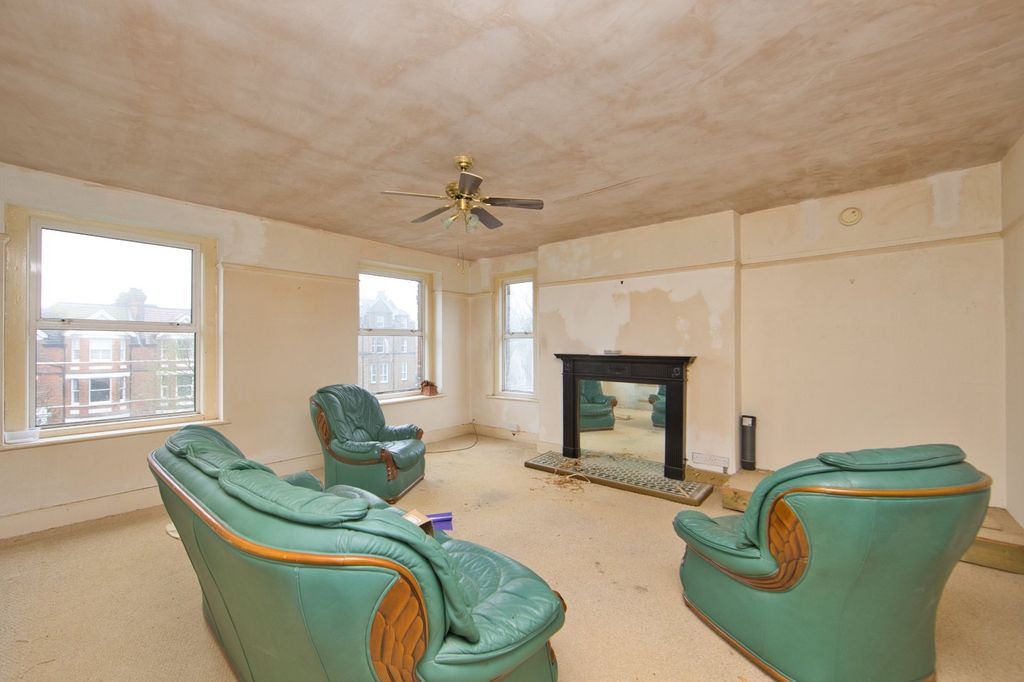 Property photo 2 of 7 Picture 2