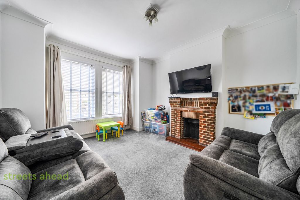 Property photo 2 of 17 E4083Db9-F759-4Ab...