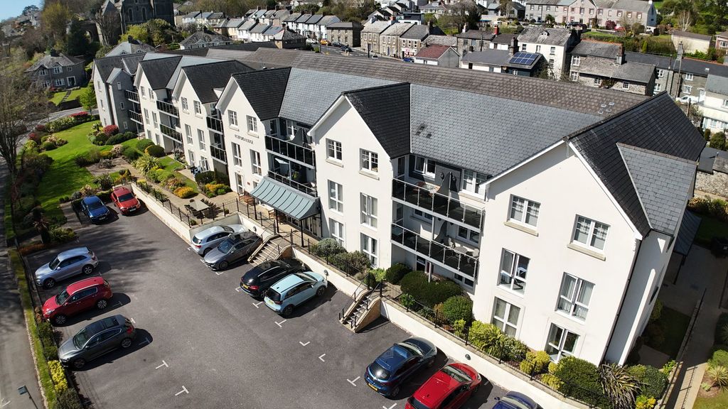 Property photo 1 of 18