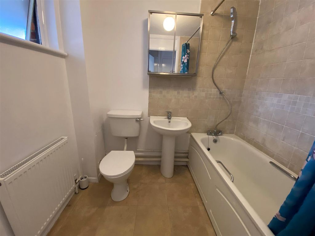 Property photo 2 of 9 Bathroom.Jpg