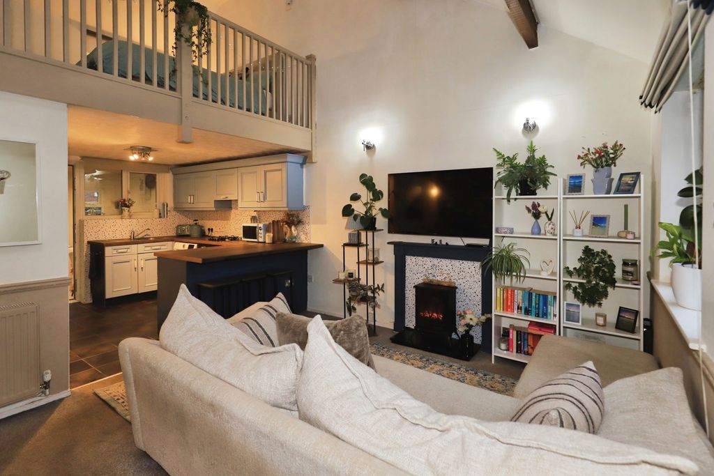 Property photo 2 of 8 Lounge/Diner