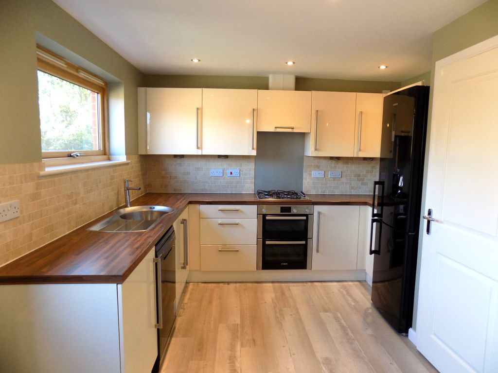 Property photo 2 of 25 Kitchen