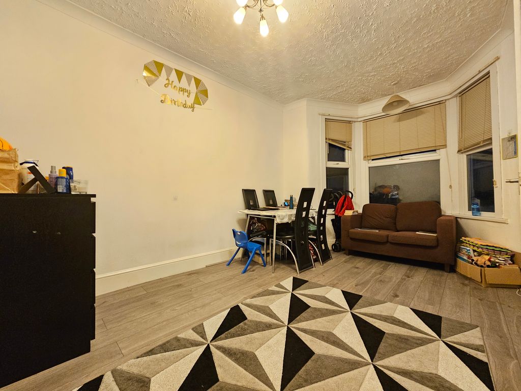 Property photo 1 of 7 The Drive, Ilford Ig1