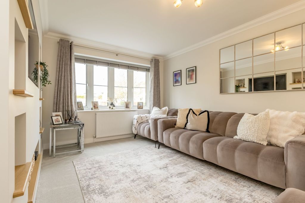 Property photo 3 of 26 Lounge