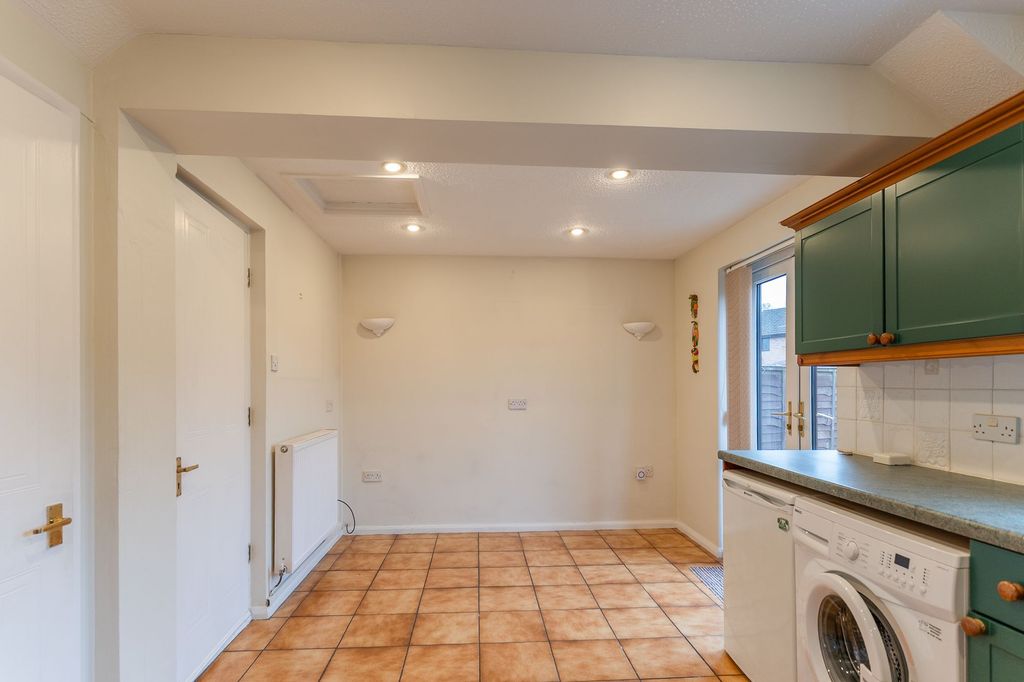 Property photo 3 of 28