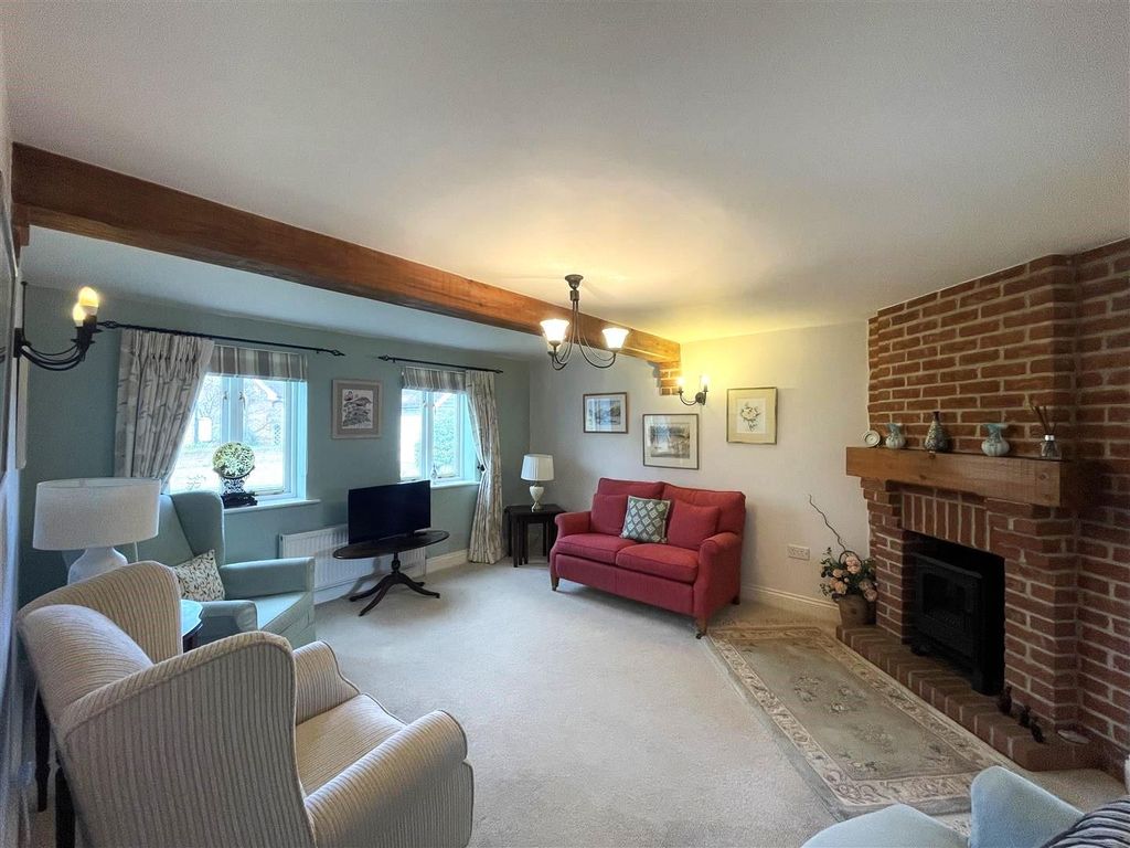 Property photo 3 of 12 Sitting Room