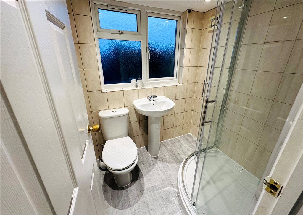Property photo 2 of 6 Bathroom