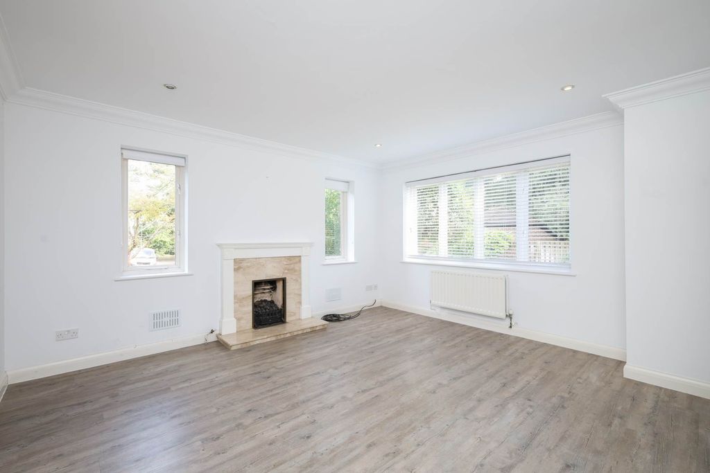 Property photo 3 of 26