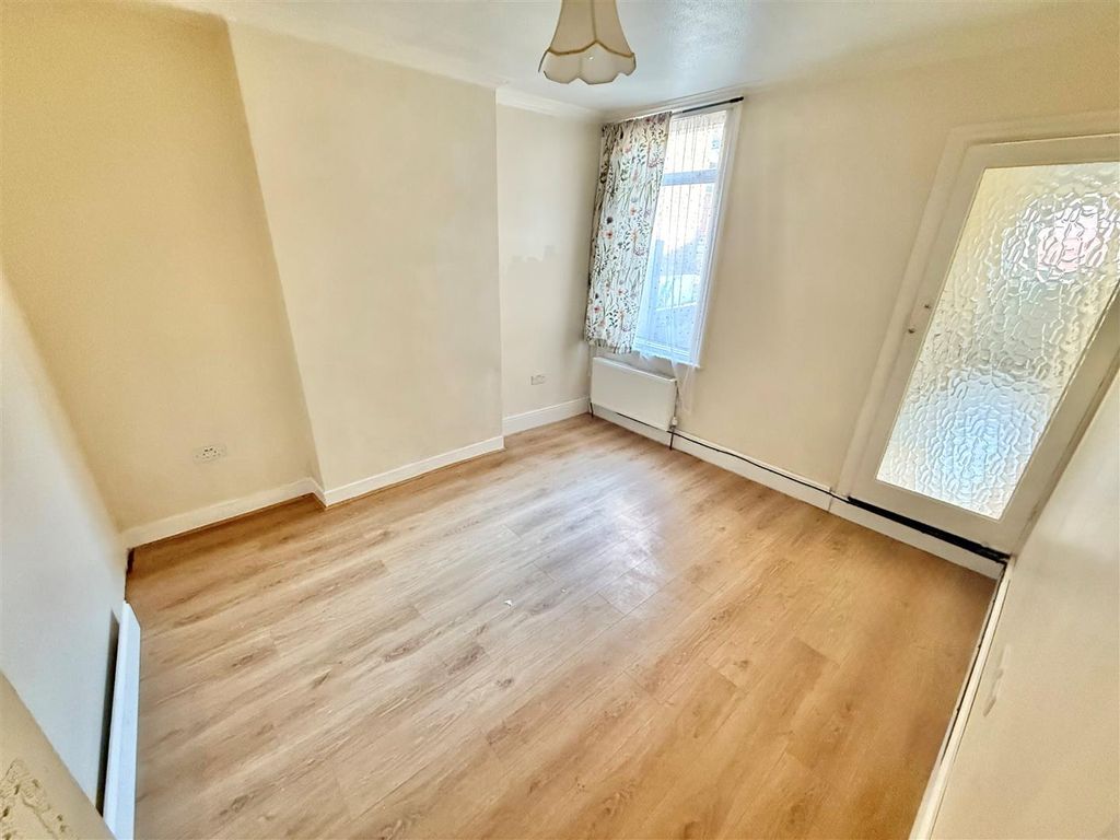 Property photo 2 of 6 Reception