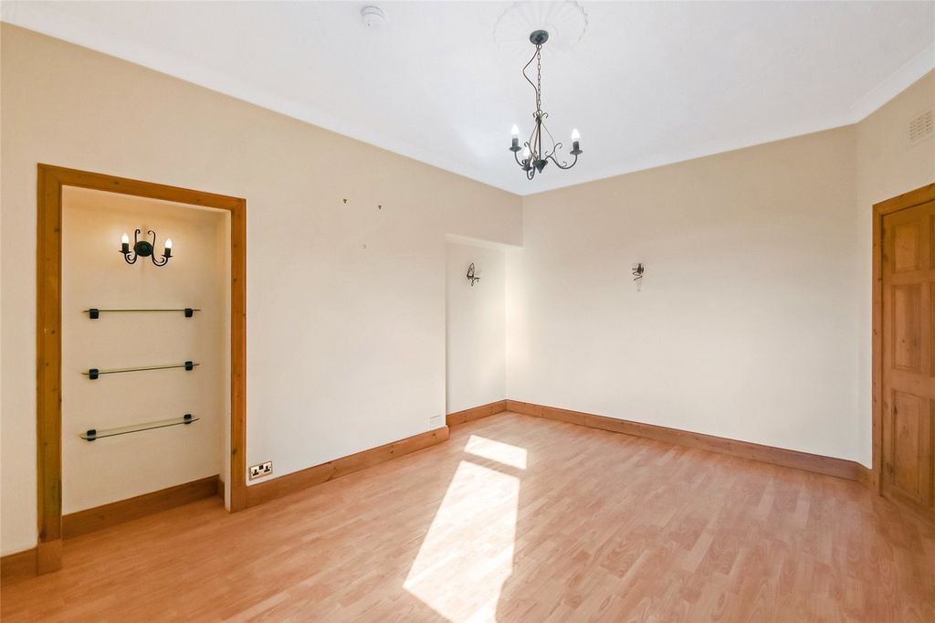 Property photo 3 of 21 Living/Dining Room