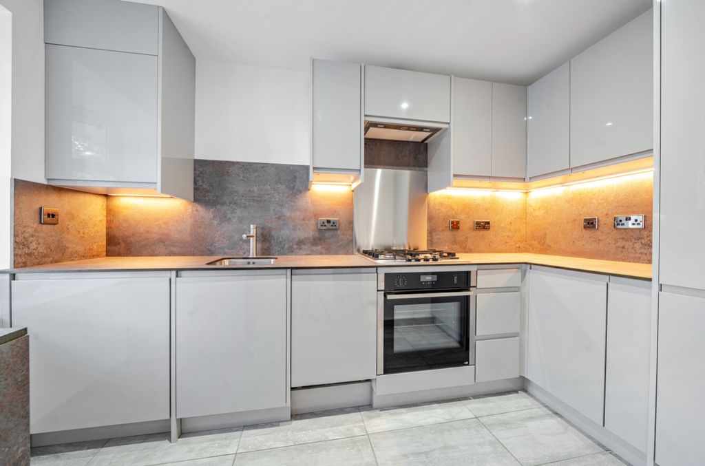 Property photo 2 of 12 1353541-6-68c1Dec50B7E5