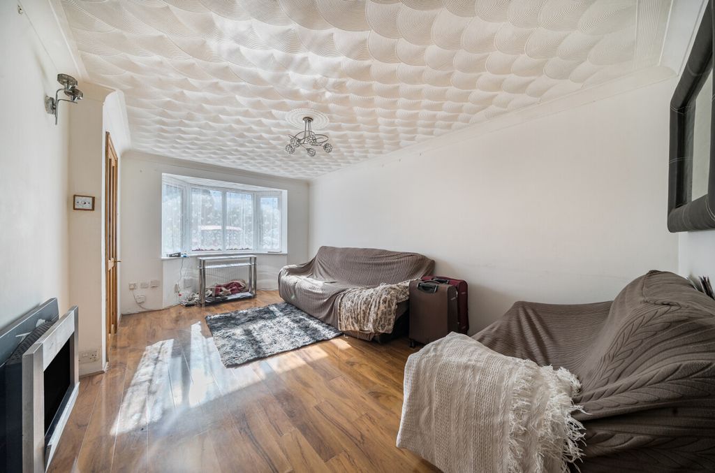 Property photo 3 of 24 13484441068d4055Cbddbd