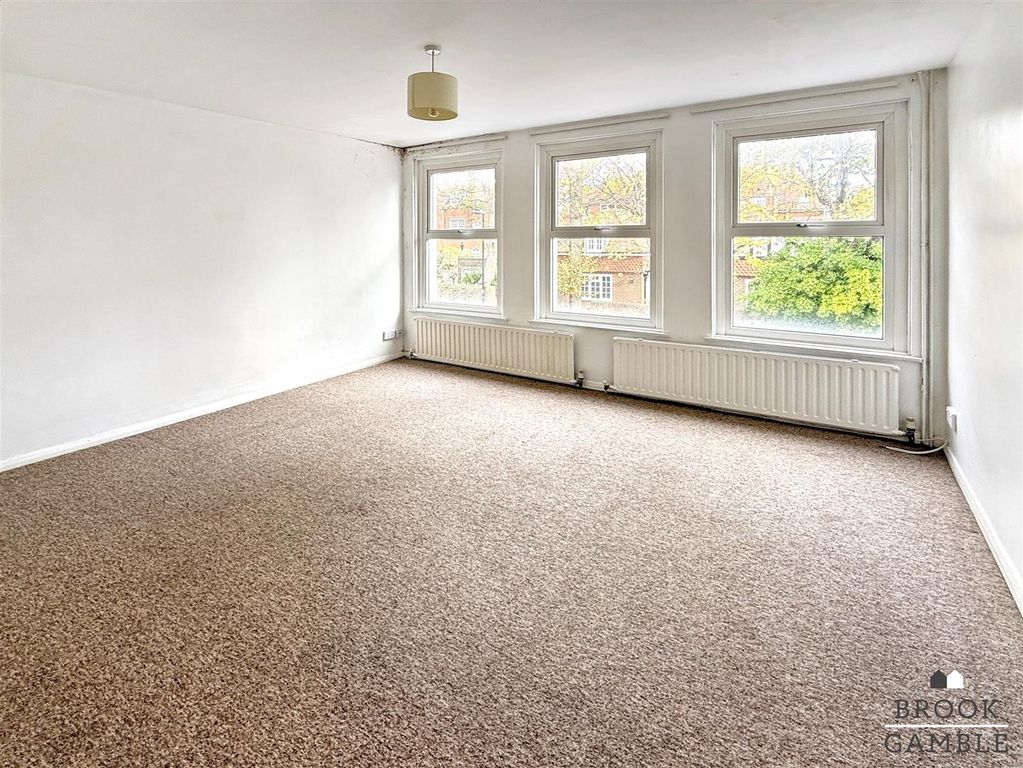 Property photo 2 of 11 01323 438506