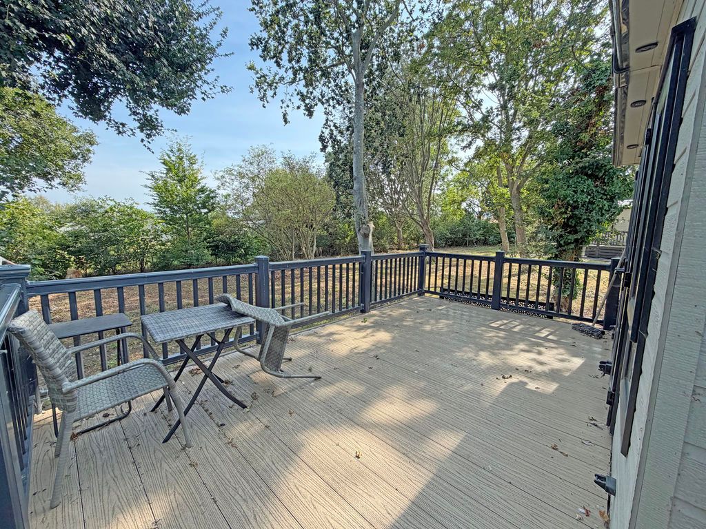 Property photo 2 of 17 Decking