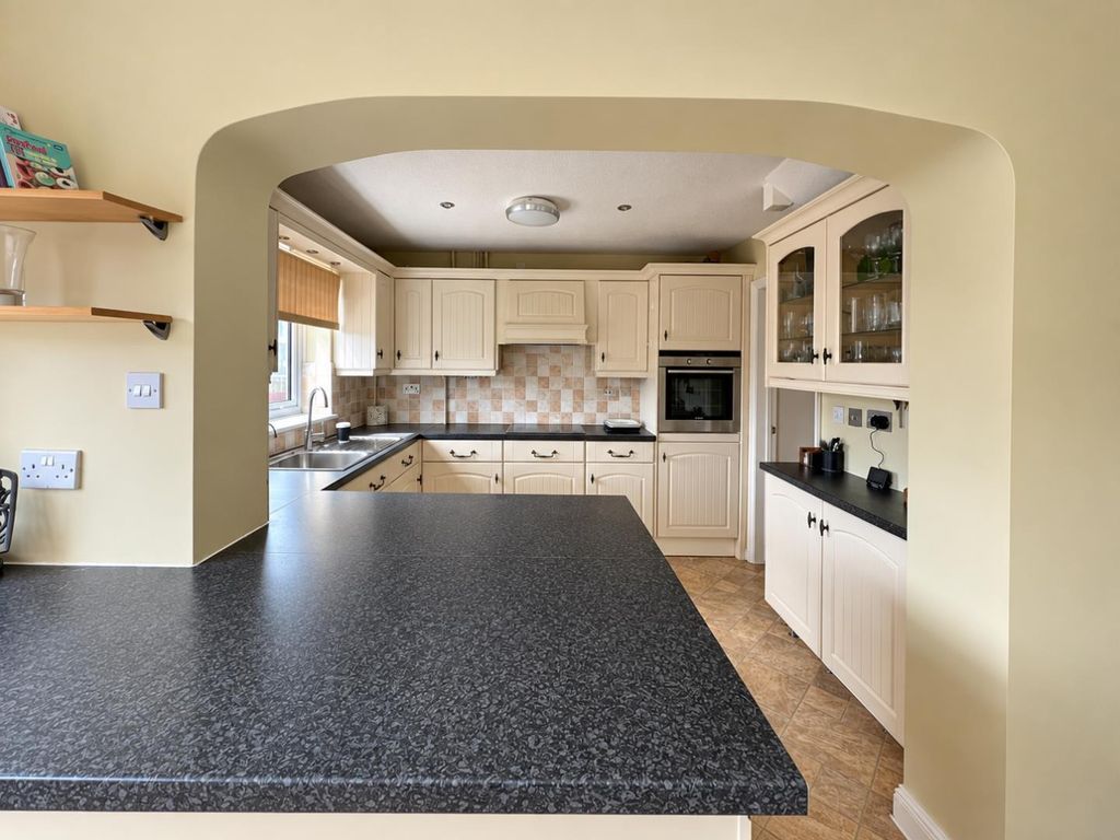 Property photo 2 of 17 9.Png