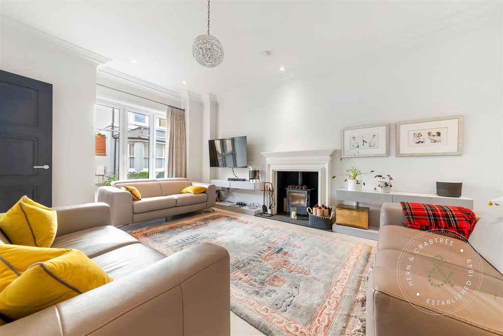 Property photo 3 of 51 Llandaff-Place-34.Jpg