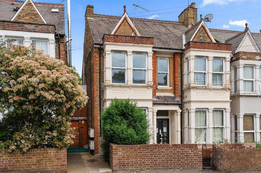 Property photo 1 of 10 Daniels_Bramshill Road, London Nw10_012.Jpg