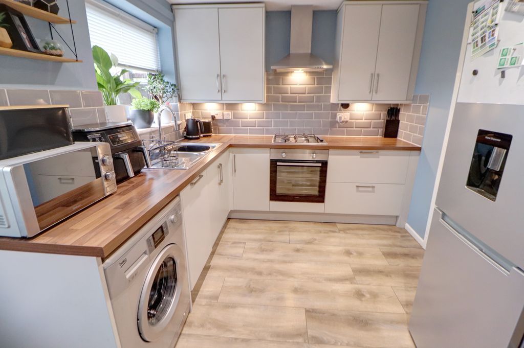 Property photo 3 of 24 4