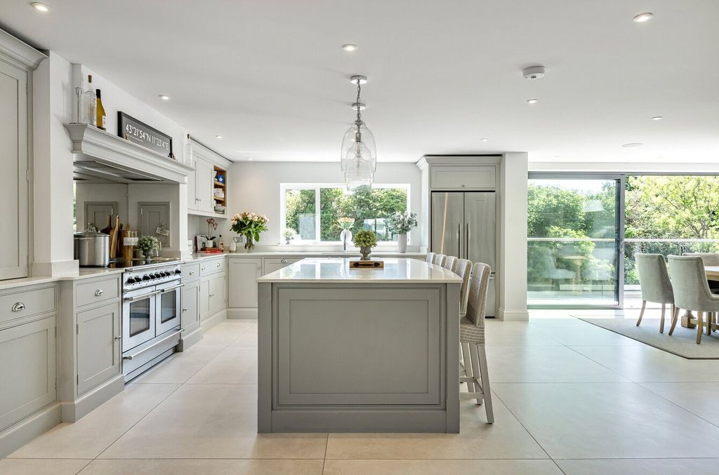 Property photo 3 of 28 Kitchen/Dining Room