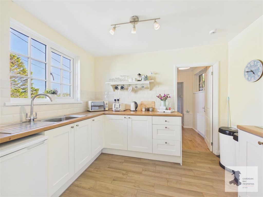 Property photo 2 of 40 Kitchen Of House