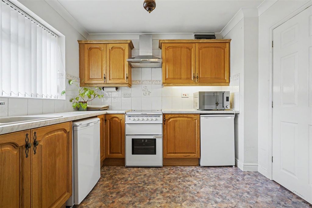 Property photo 3 of 14 Kitchen