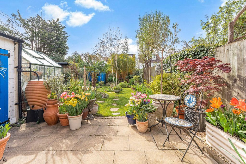 Property photo 3 of 13 Garden