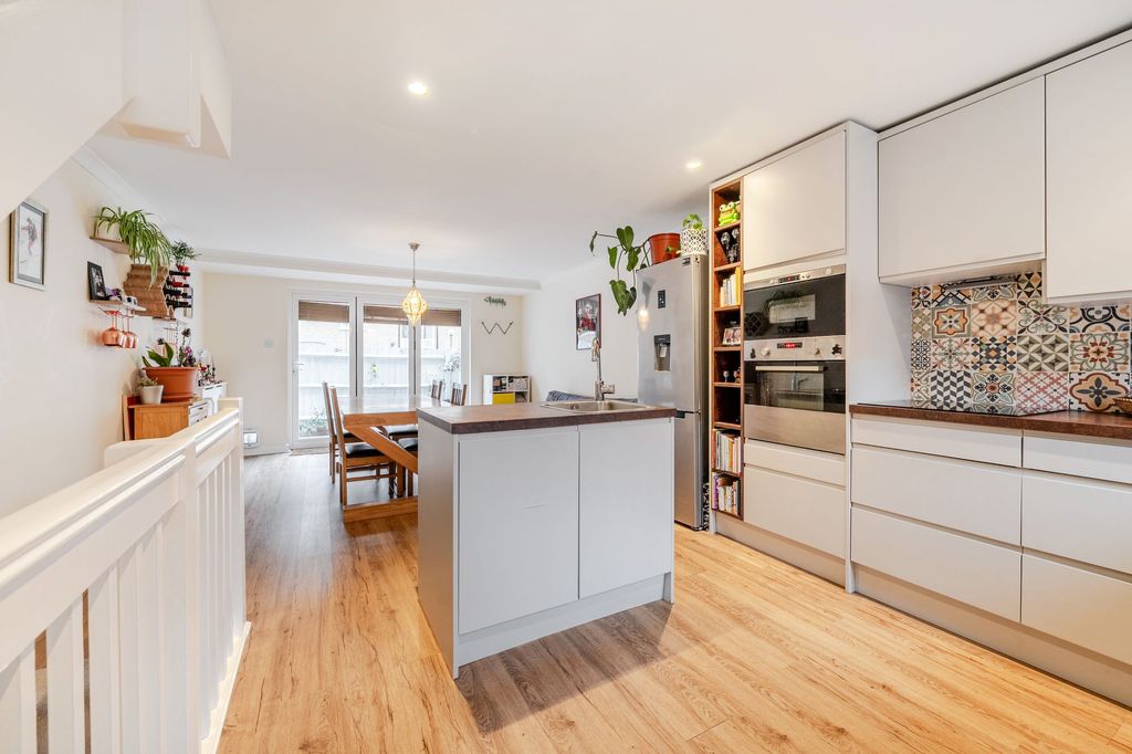 Property photo 1 of 31