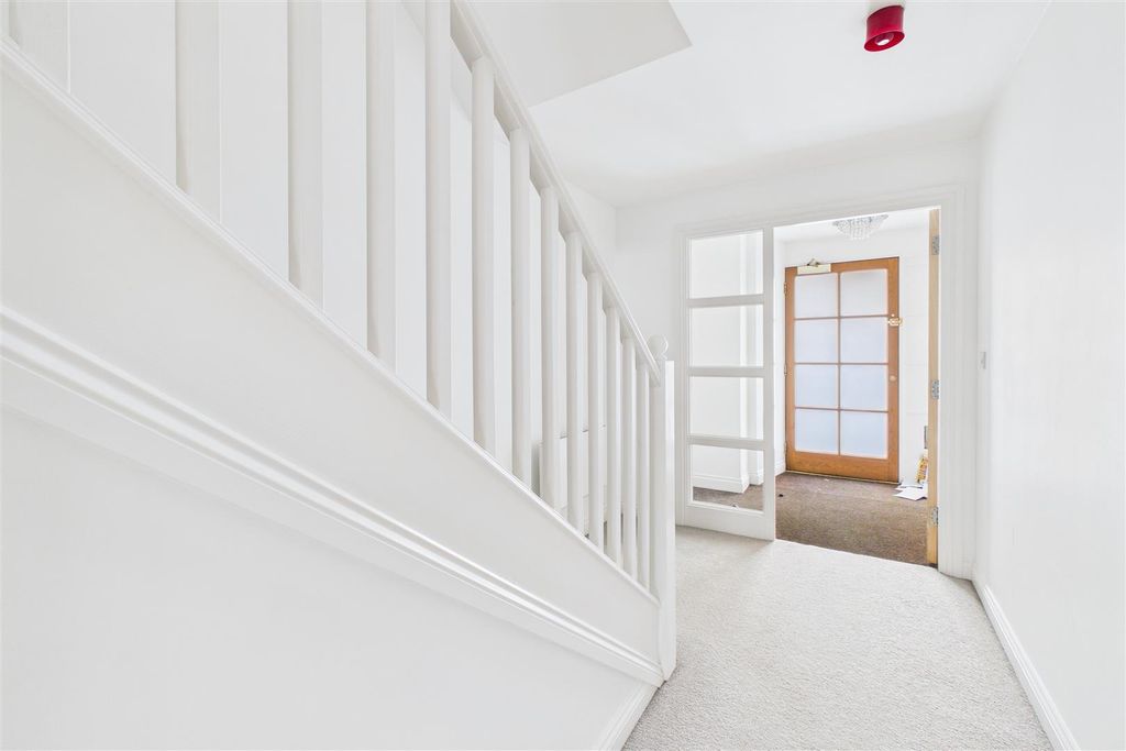 Property photo 3 of 10 Hallway