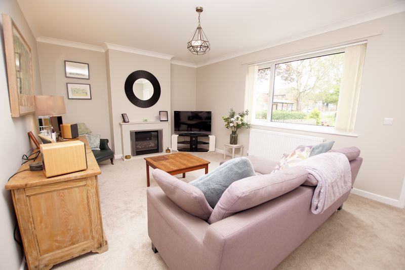 Property photo 3 of 14 Lounge