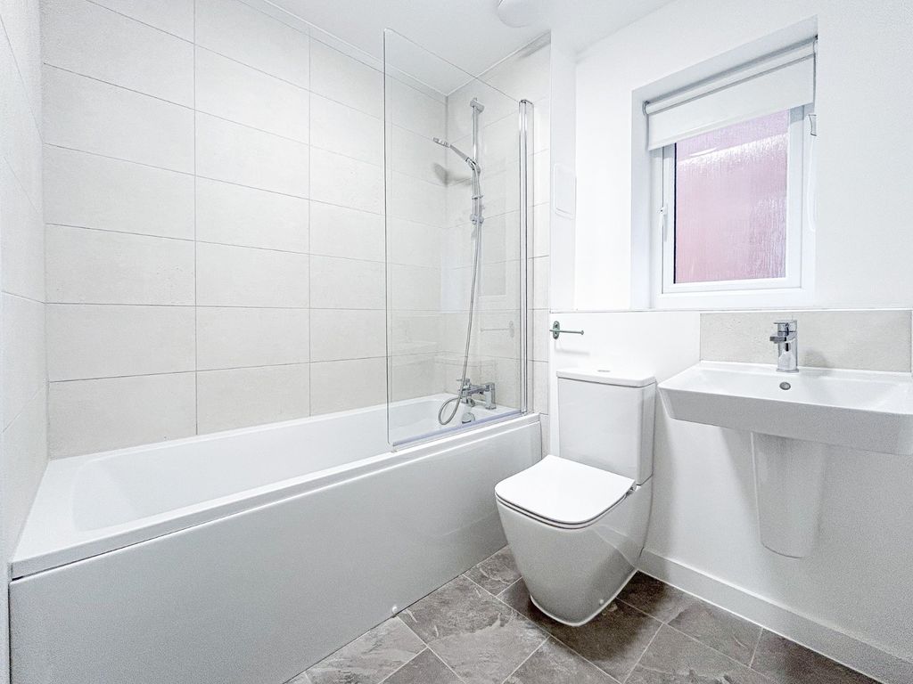 Property photo 3 of 29 Bathroom