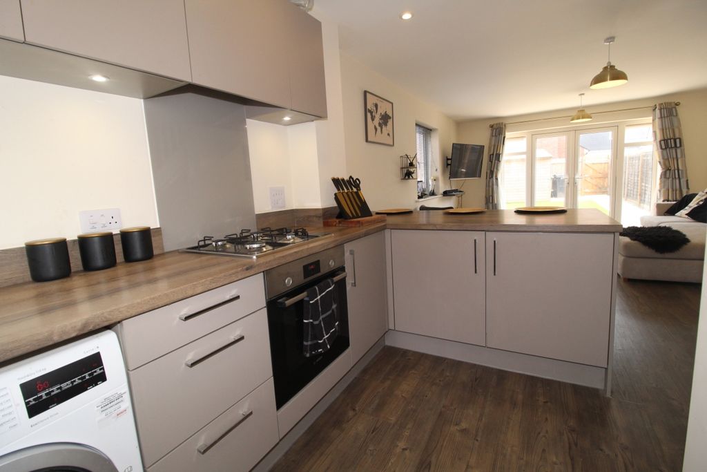 Property photo 3 of 9 Kitchen