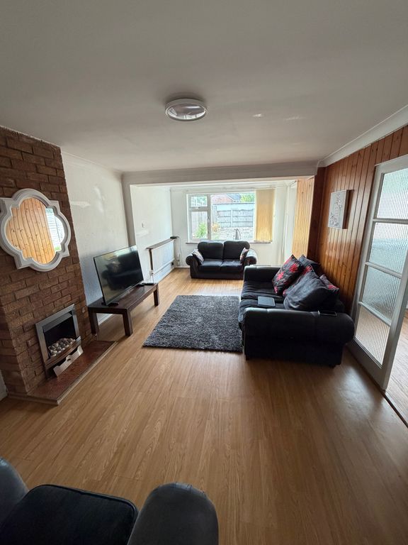 Property photo 2 of 25