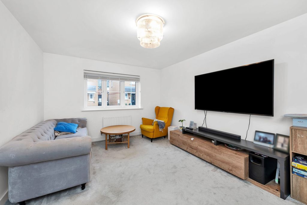 Property photo 3 of 21