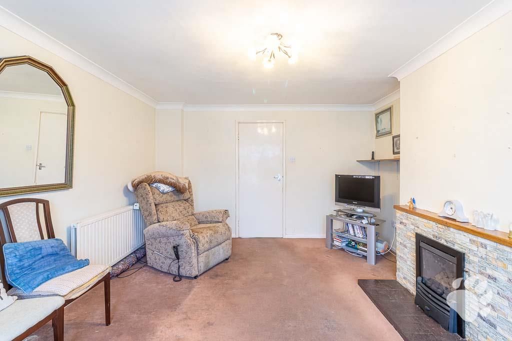 Property photo 2 of 17 Lounge