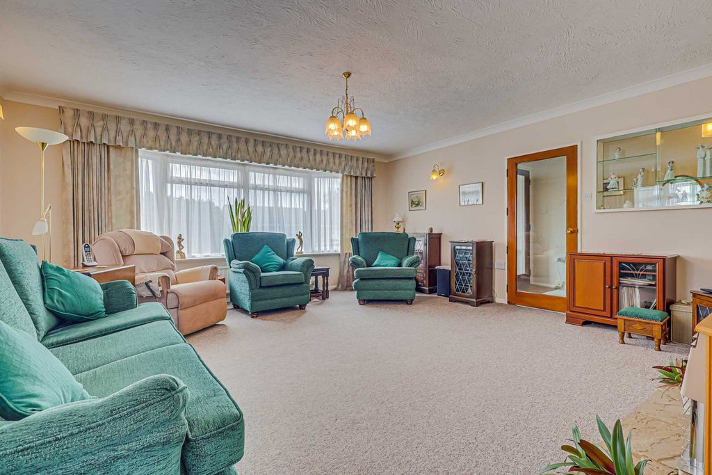 Property photo 2 of 31