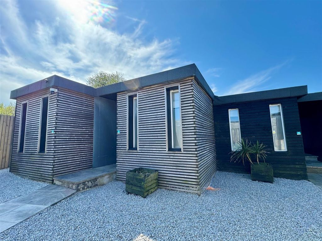 Property photo 1 of 9 15 Drydock