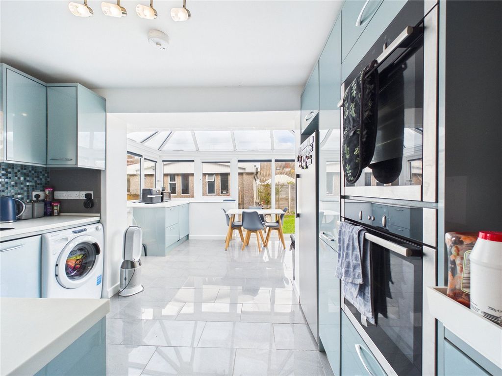 Property photo 1 of 24 Picture No. 04