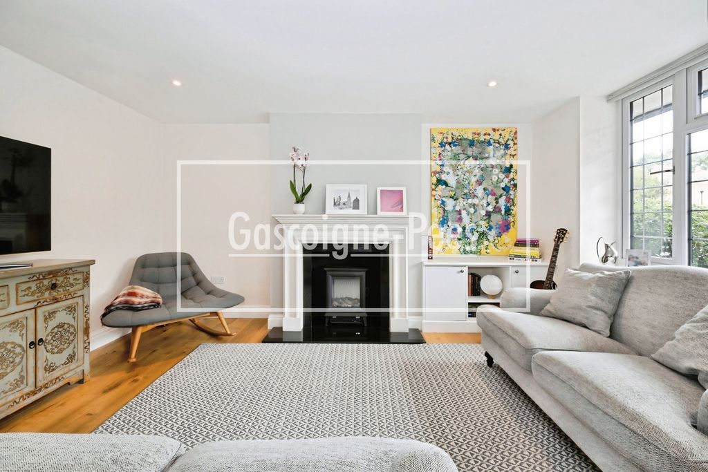 Property photo 2 of 12
