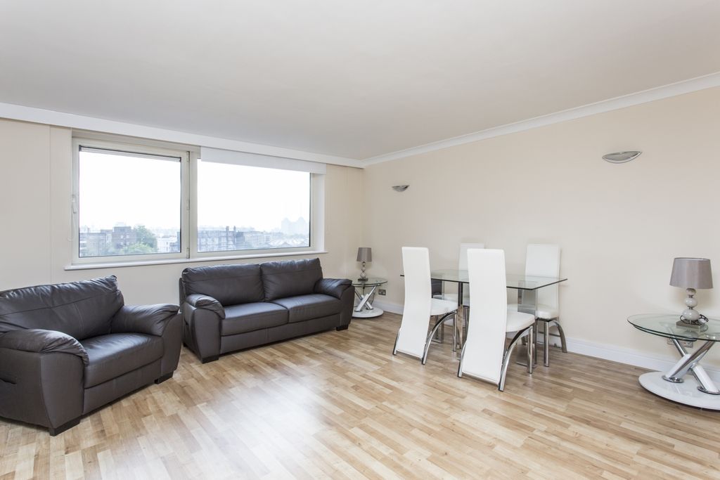 Property photo 3 of 10 Reception