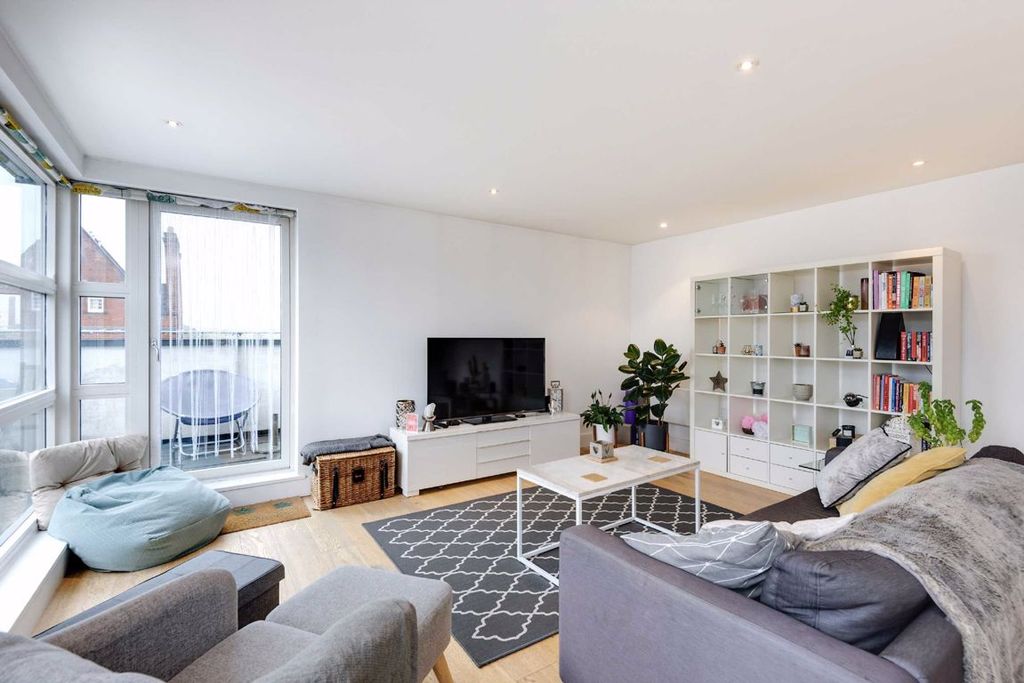 Property photo 2 of 8