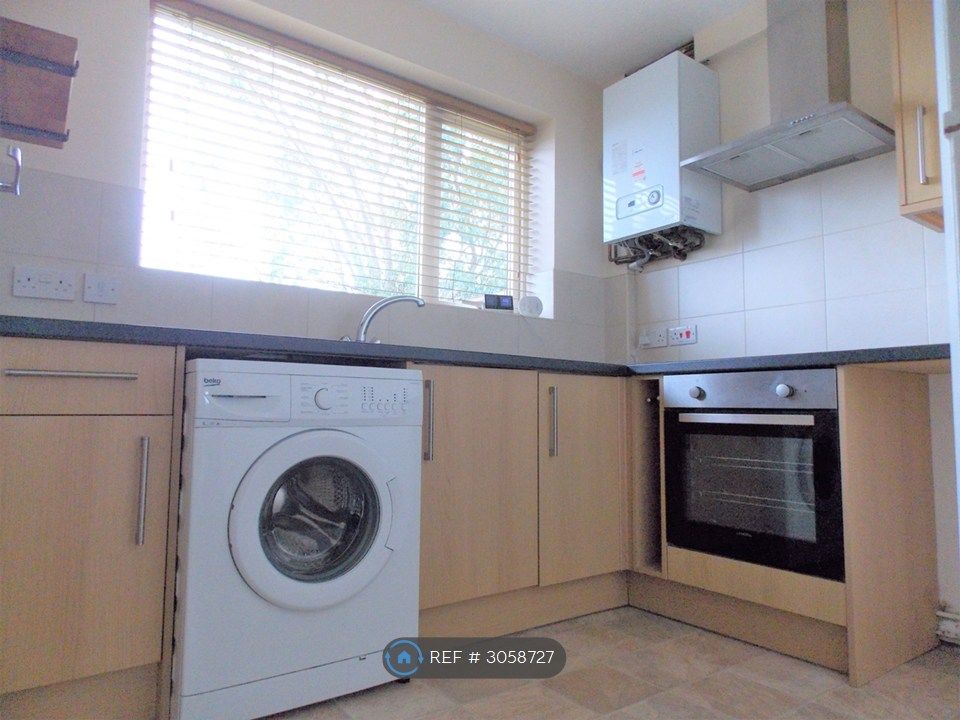 Property photo 2 of 7 Kitchen