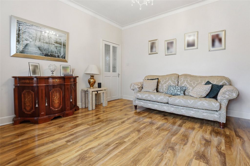 Property photo 3 of 33 Picture No. 24