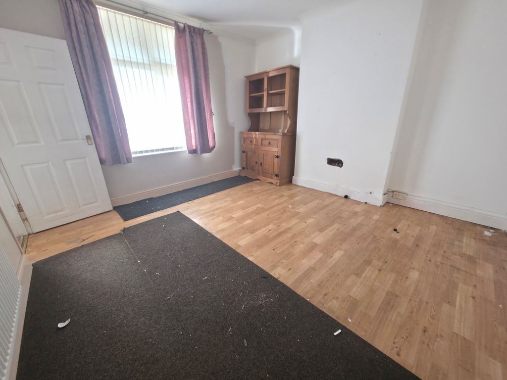 Property photo 3 of 19 Dining Room