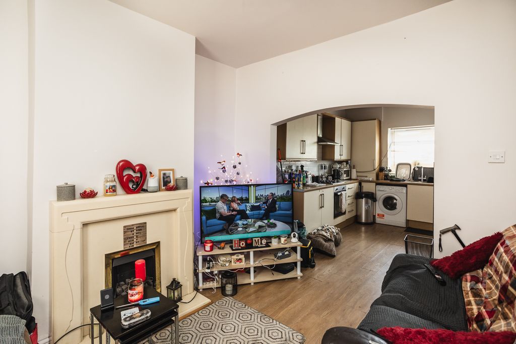 Property photo 3 of 18