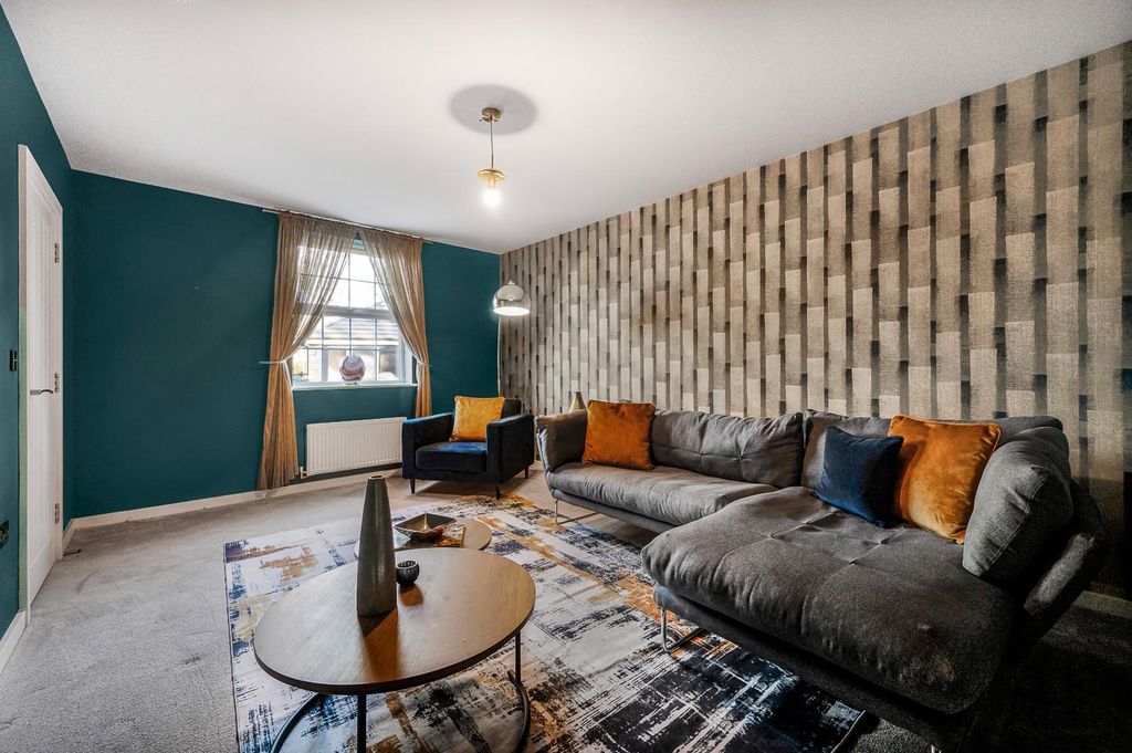 Property photo 3 of 27 Living Room